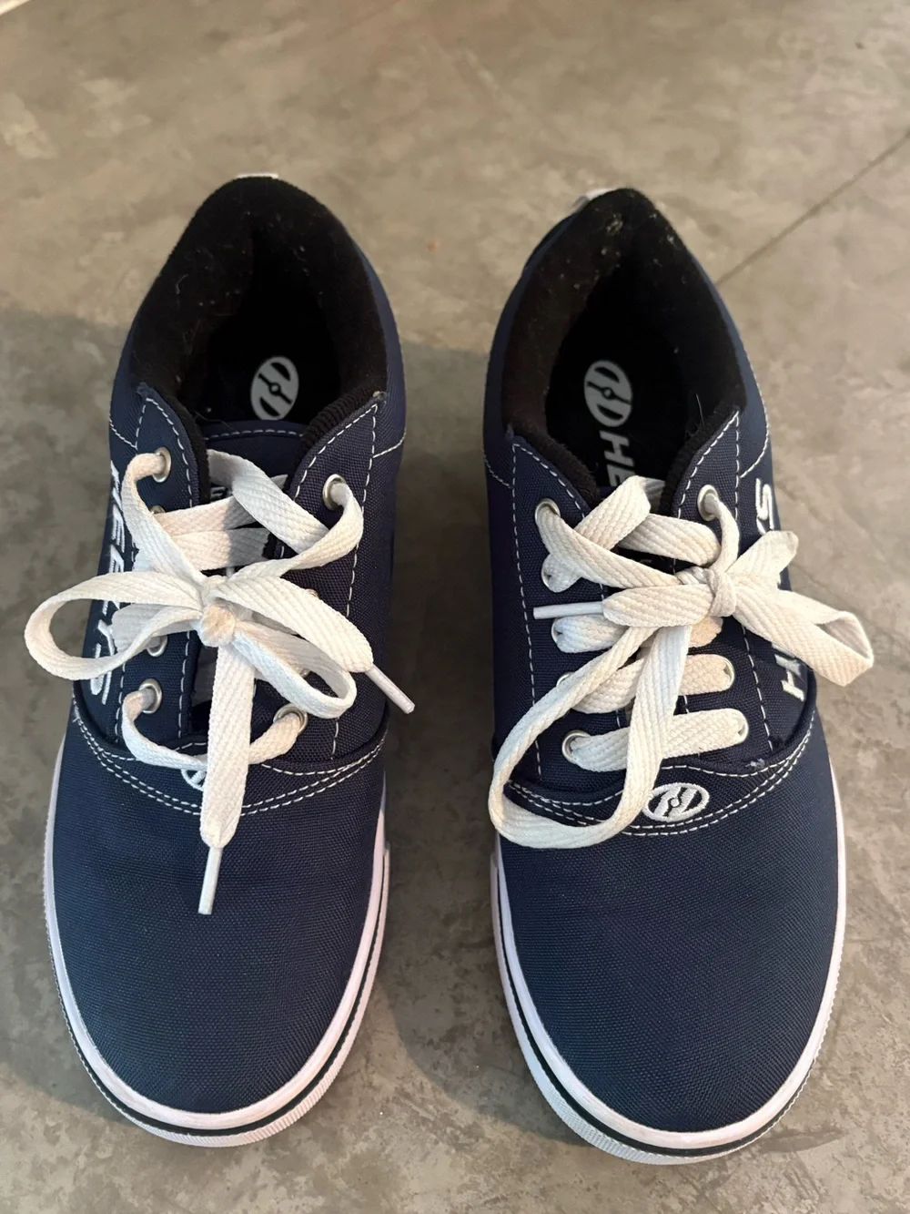 Heelys Pro 20 skate shoes in navy canvas with white laces
